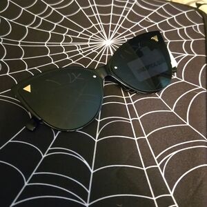 Cat eye sunglasses with stud detail